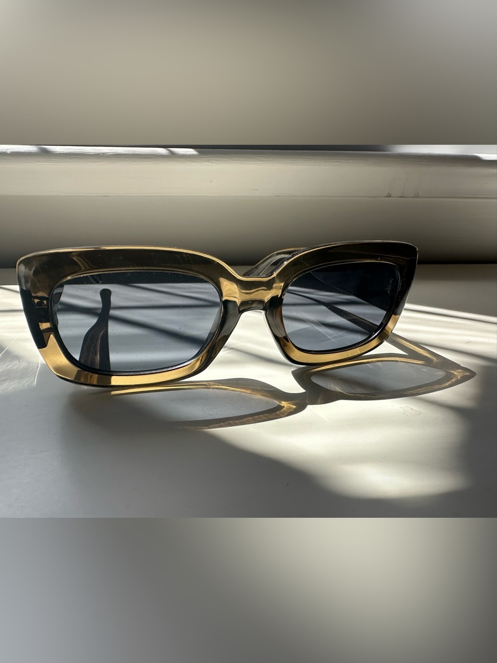 Stylish Cat-Eye Women's Sunglasses in Amber